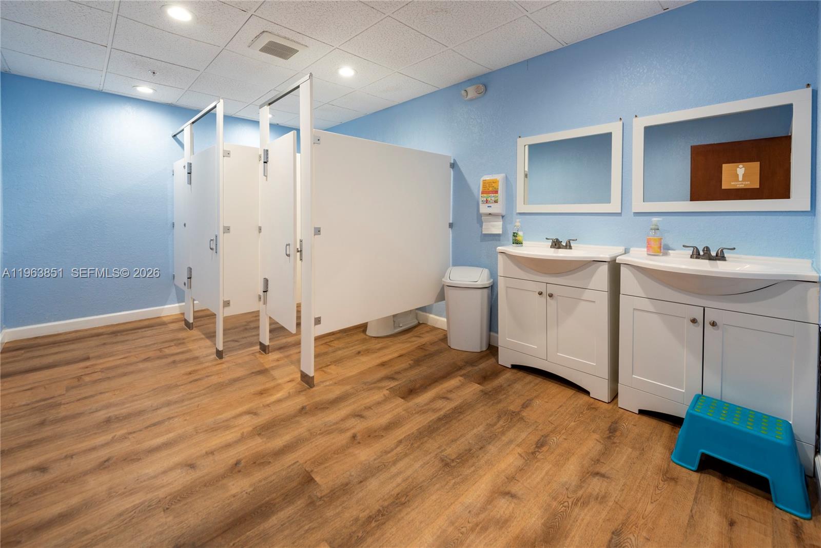   /   sq. ft. $ 2026-02-11 0 foto