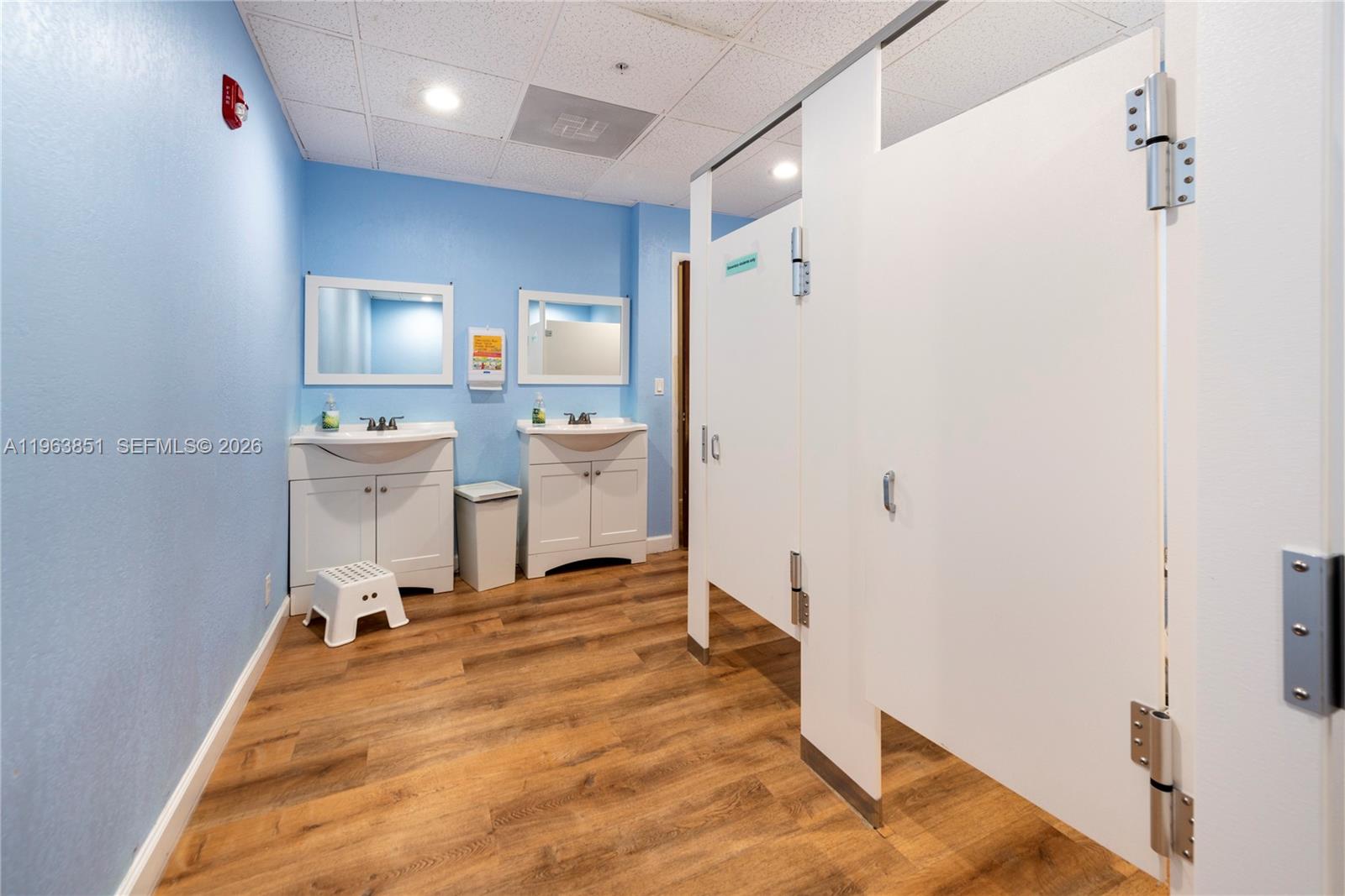   /   sq. ft. $ 2026-02-11 0 foto