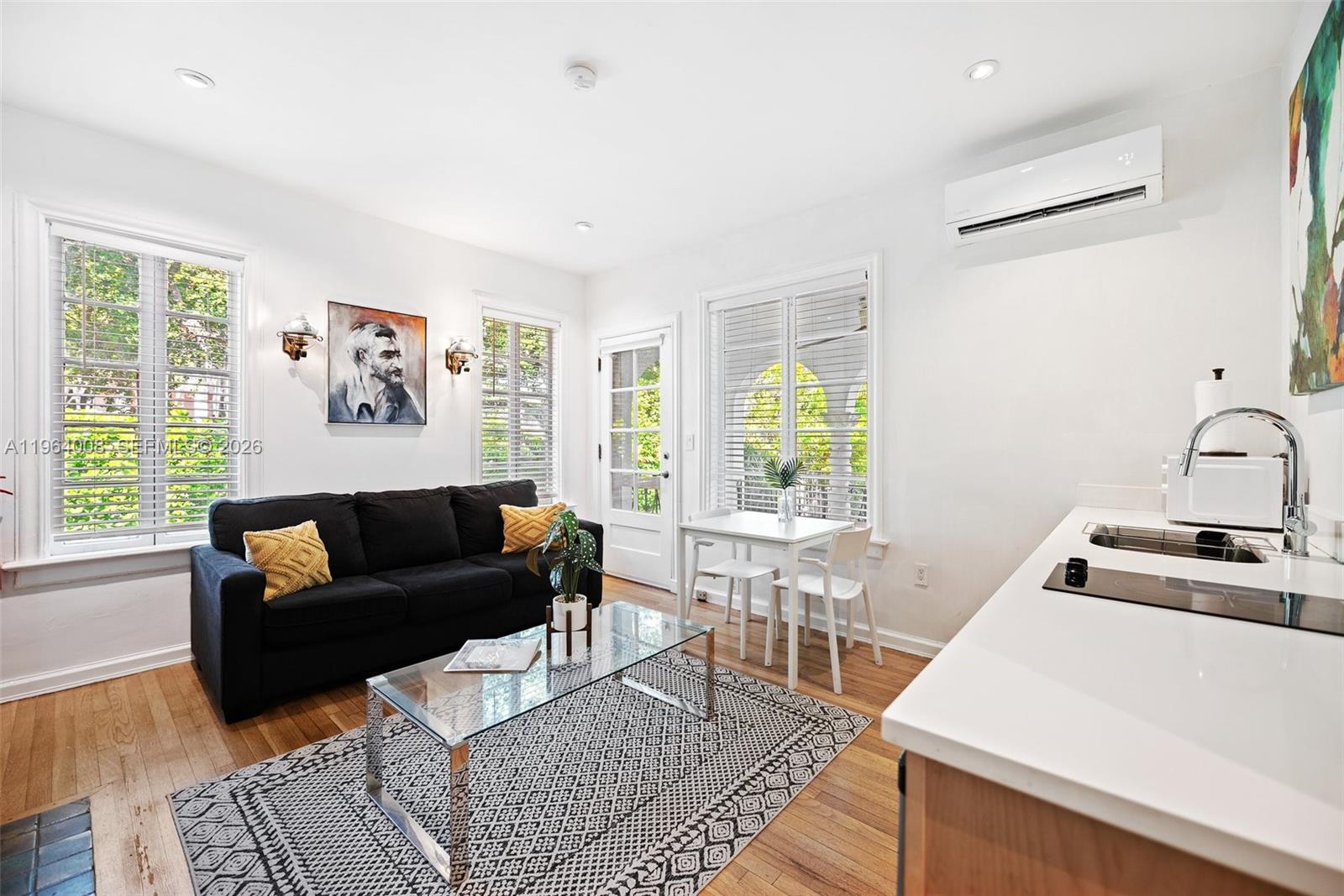   /   кв.футов $ 2026-02-11 0 Фото