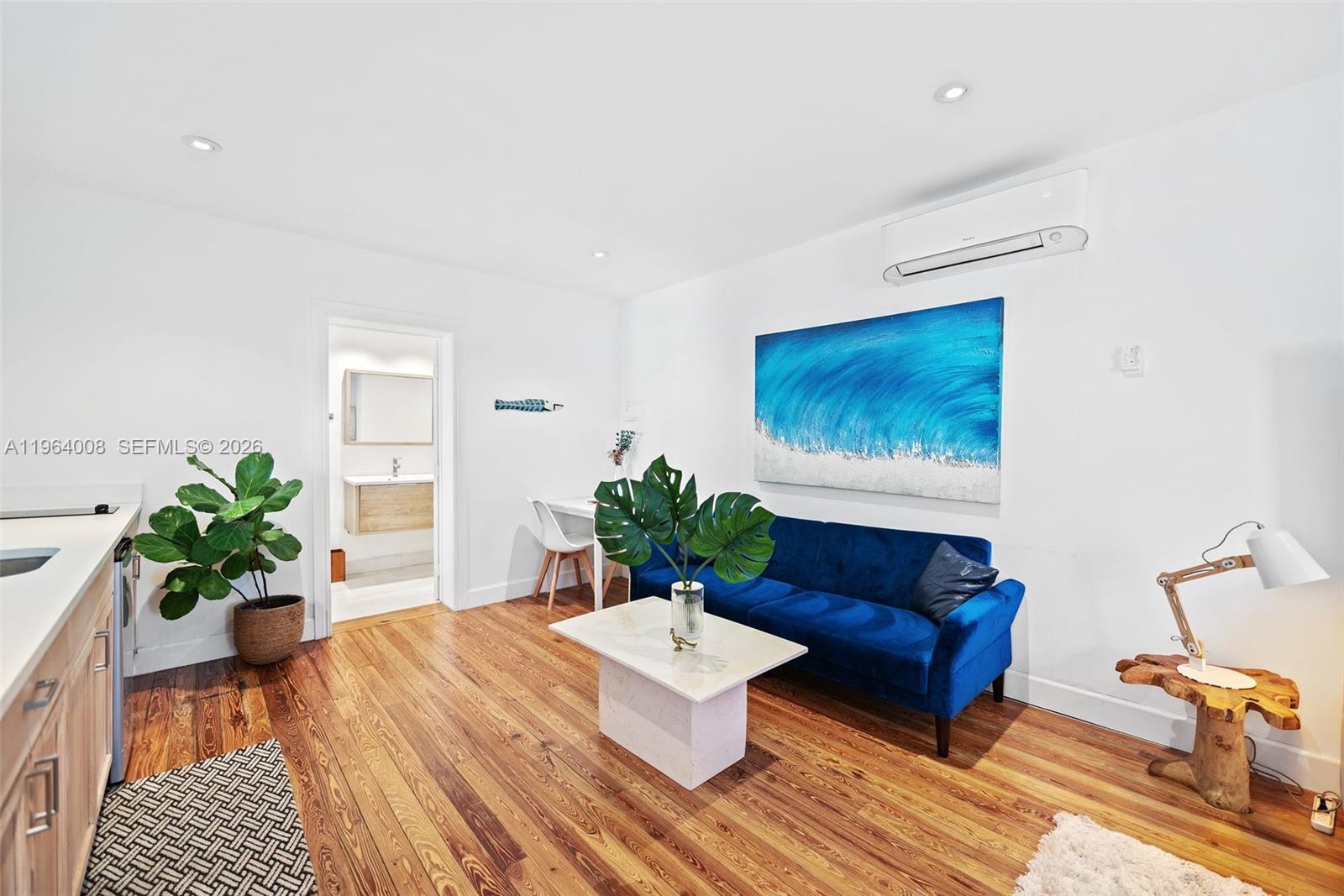   /   кв.футов $ 2026-02-11 0 Фото