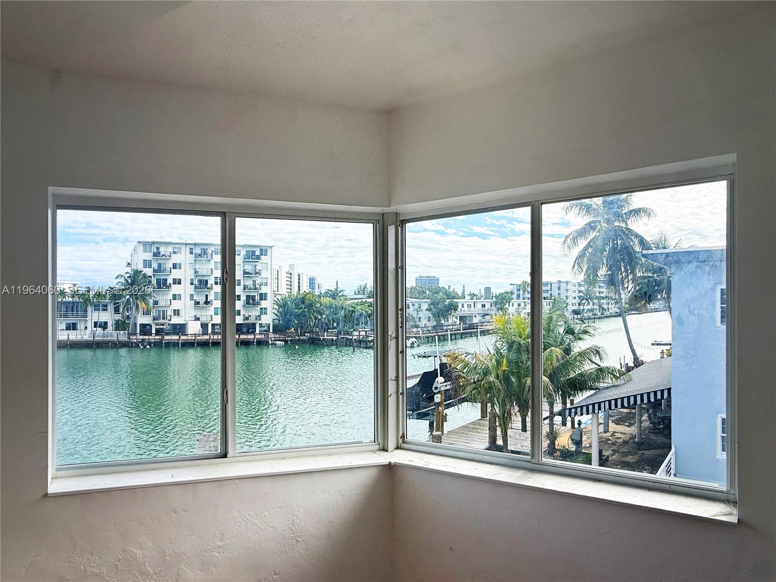   /   кв.футов $ 2026-02-12 0 Фото