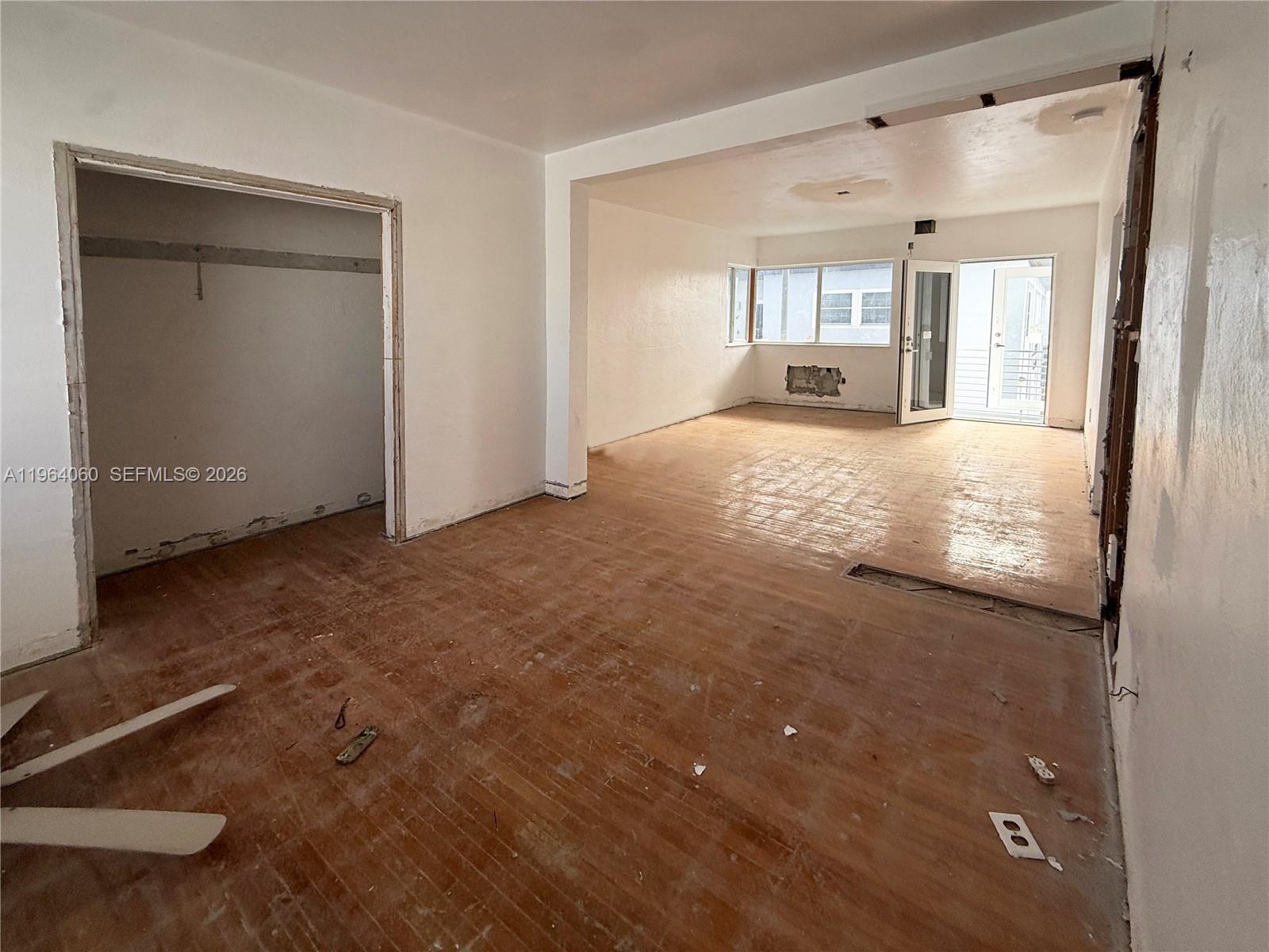   /   кв.футов $ 2026-02-12 0 Фото