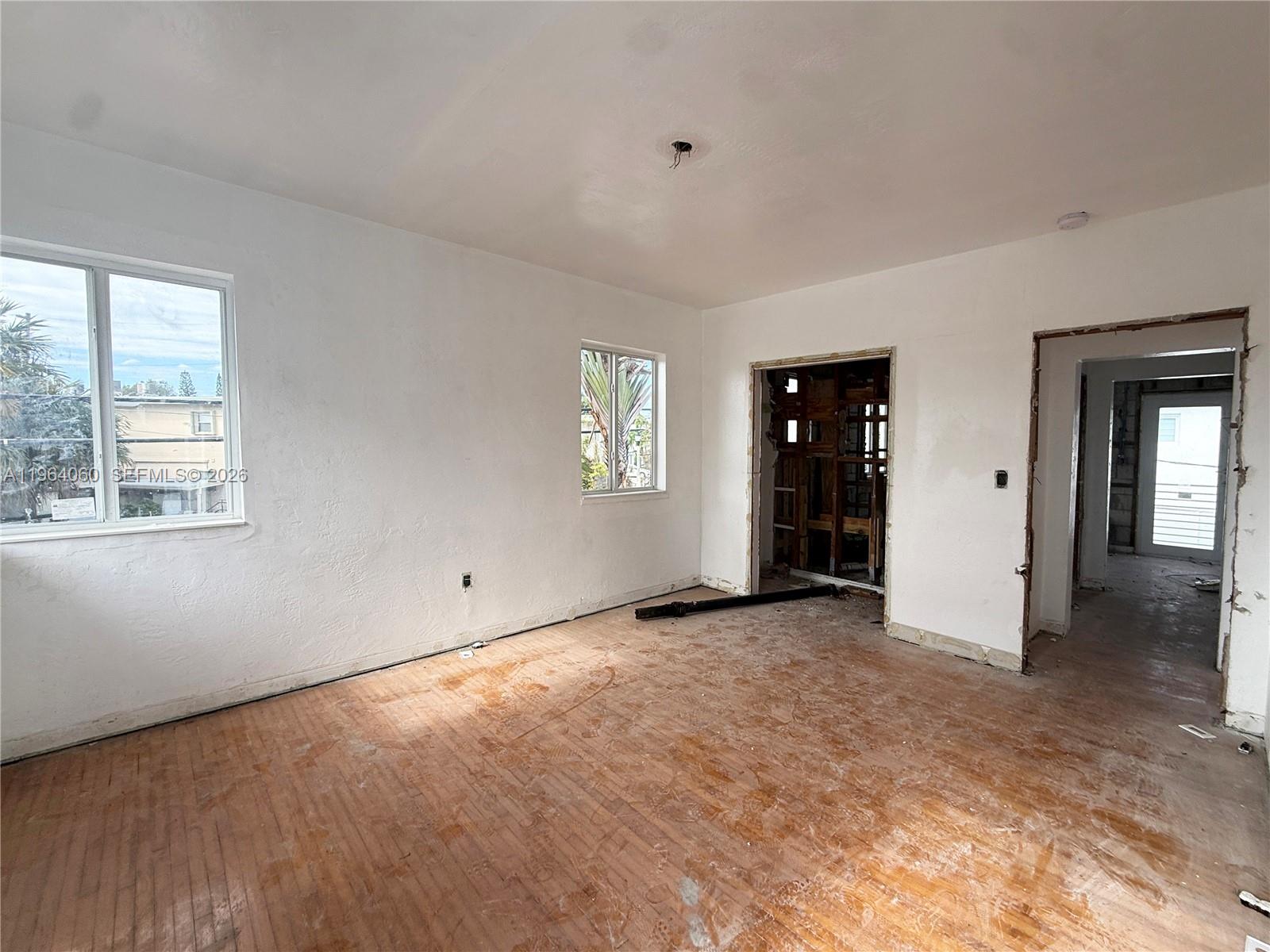   /   кв.футов $ 2026-02-12 0 Фото