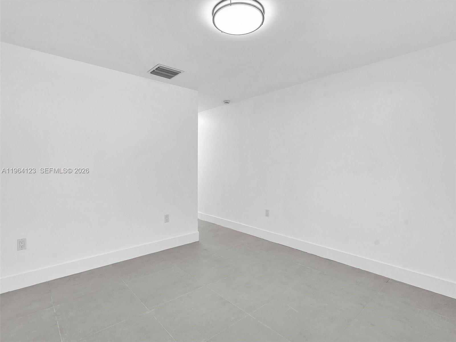   /   кв.футов $ 2026-02-12 0 Фото