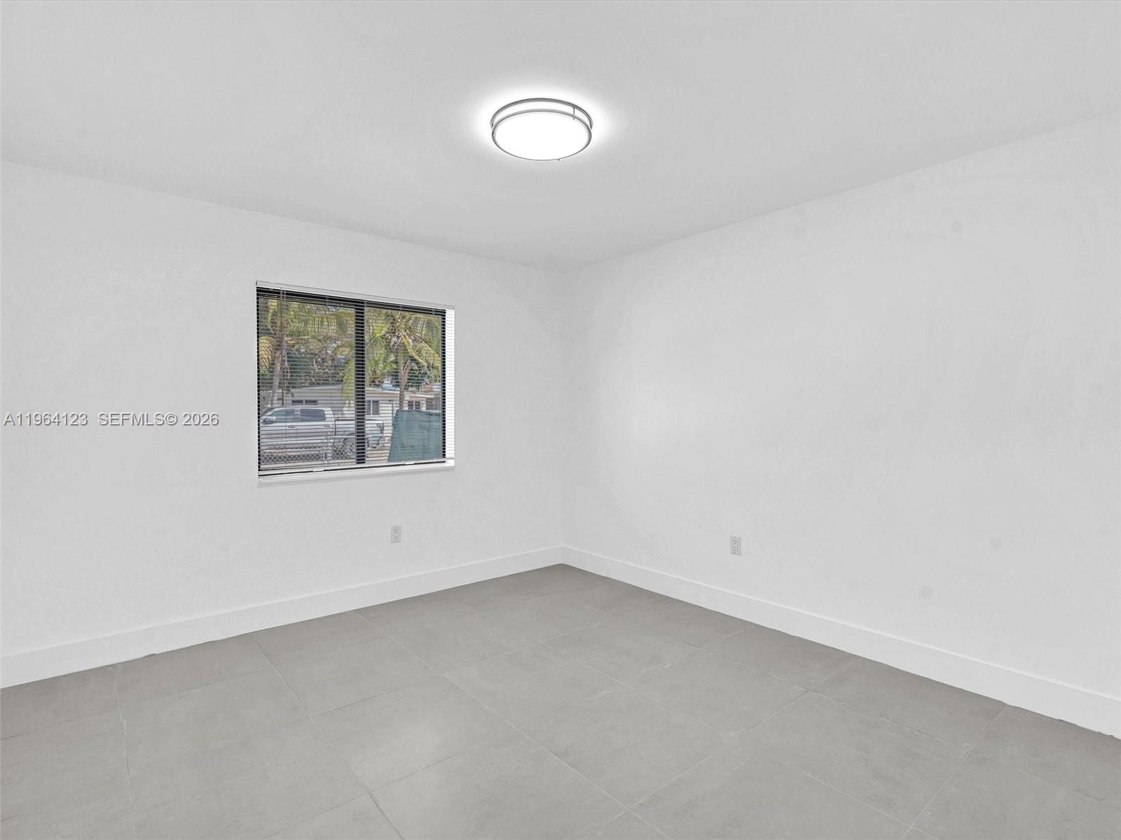   /   кв.футов $ 2026-02-12 0 Фото