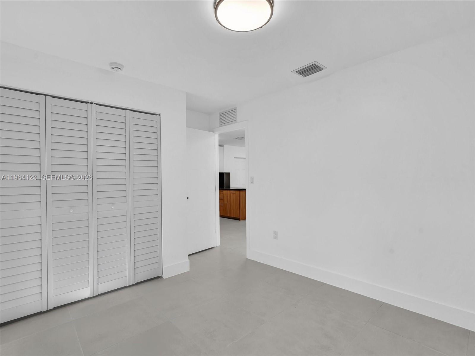   /   кв.футов $ 2026-02-12 0 Фото