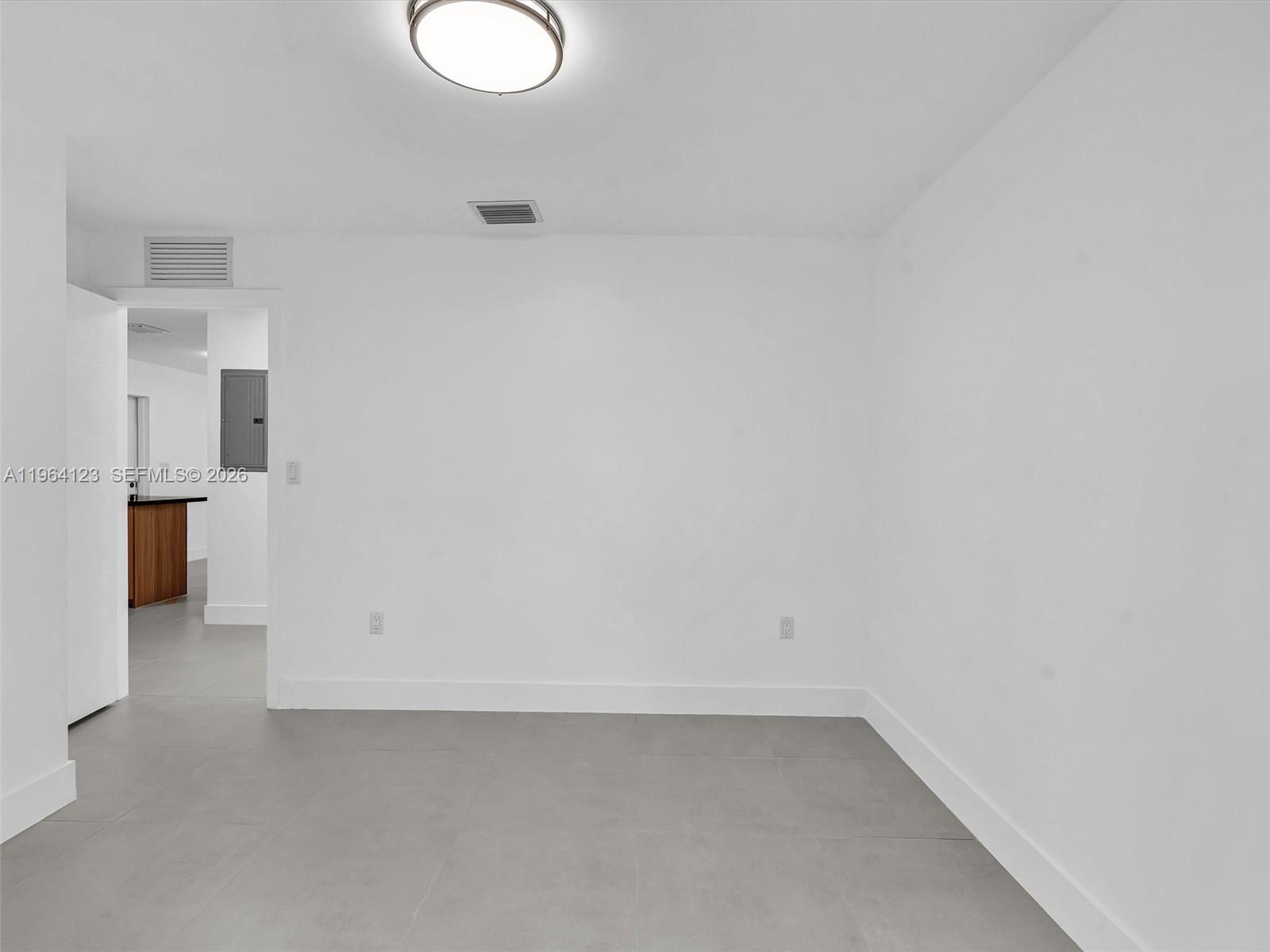   /   кв.футов $ 2026-02-12 0 Фото