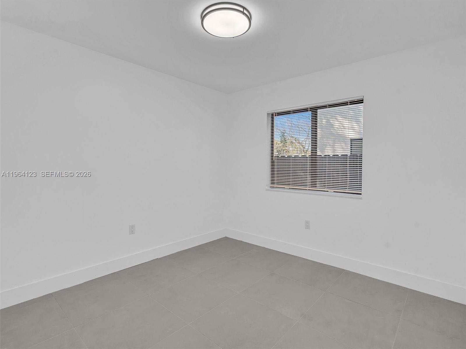   /   кв.футов $ 2026-02-12 0 Фото