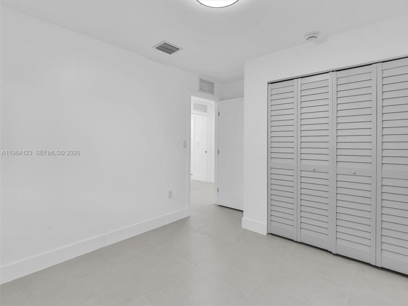   /   кв.футов $ 2026-02-12 0 Фото