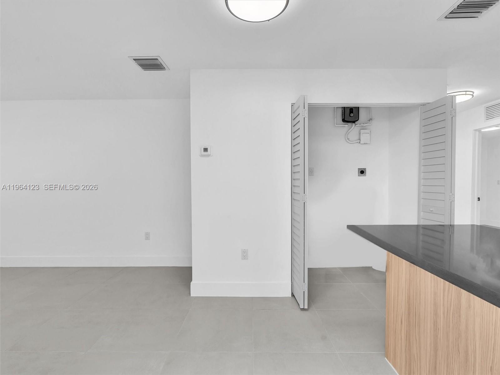   /   кв.футов $ 2026-02-12 0 Фото