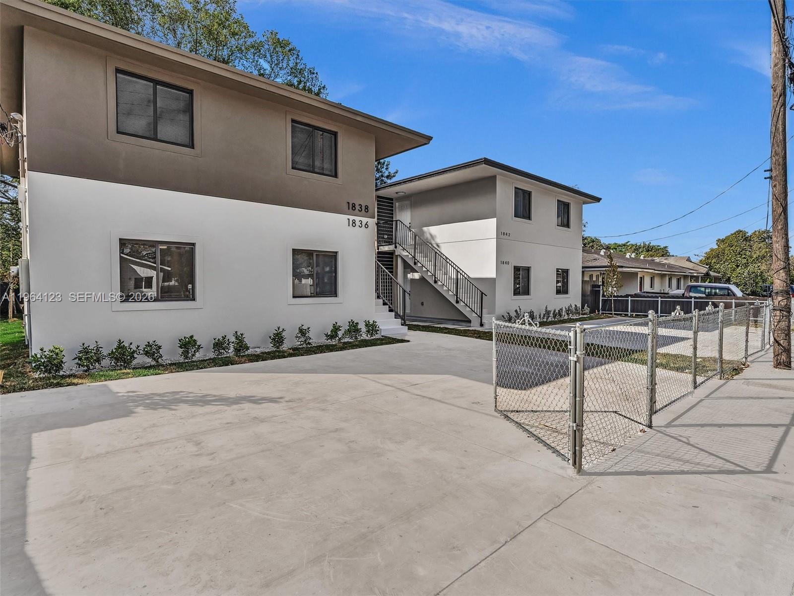   /   кв.футов $ 2026-02-12 0 Фото