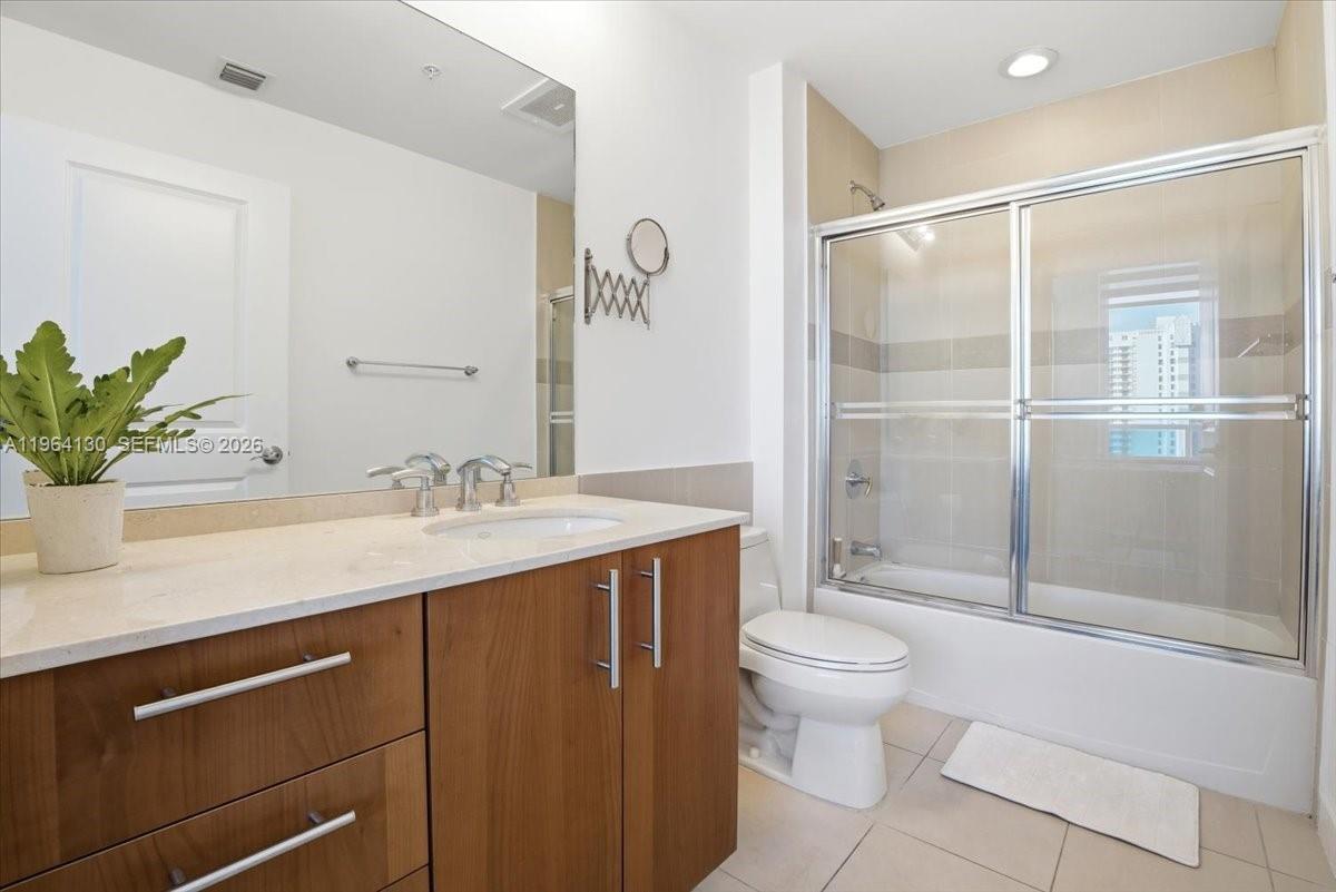 Photo of 1945 Ocean Dr  #709, Hallandale Beach, Florida, 33009 - 