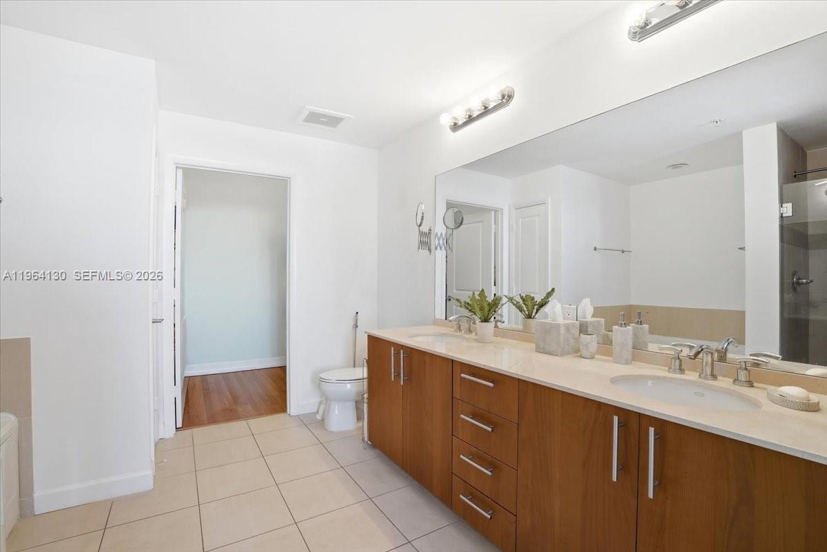 Photo of 1945 Ocean Dr  #709, Hallandale Beach, Florida, 33009 - 