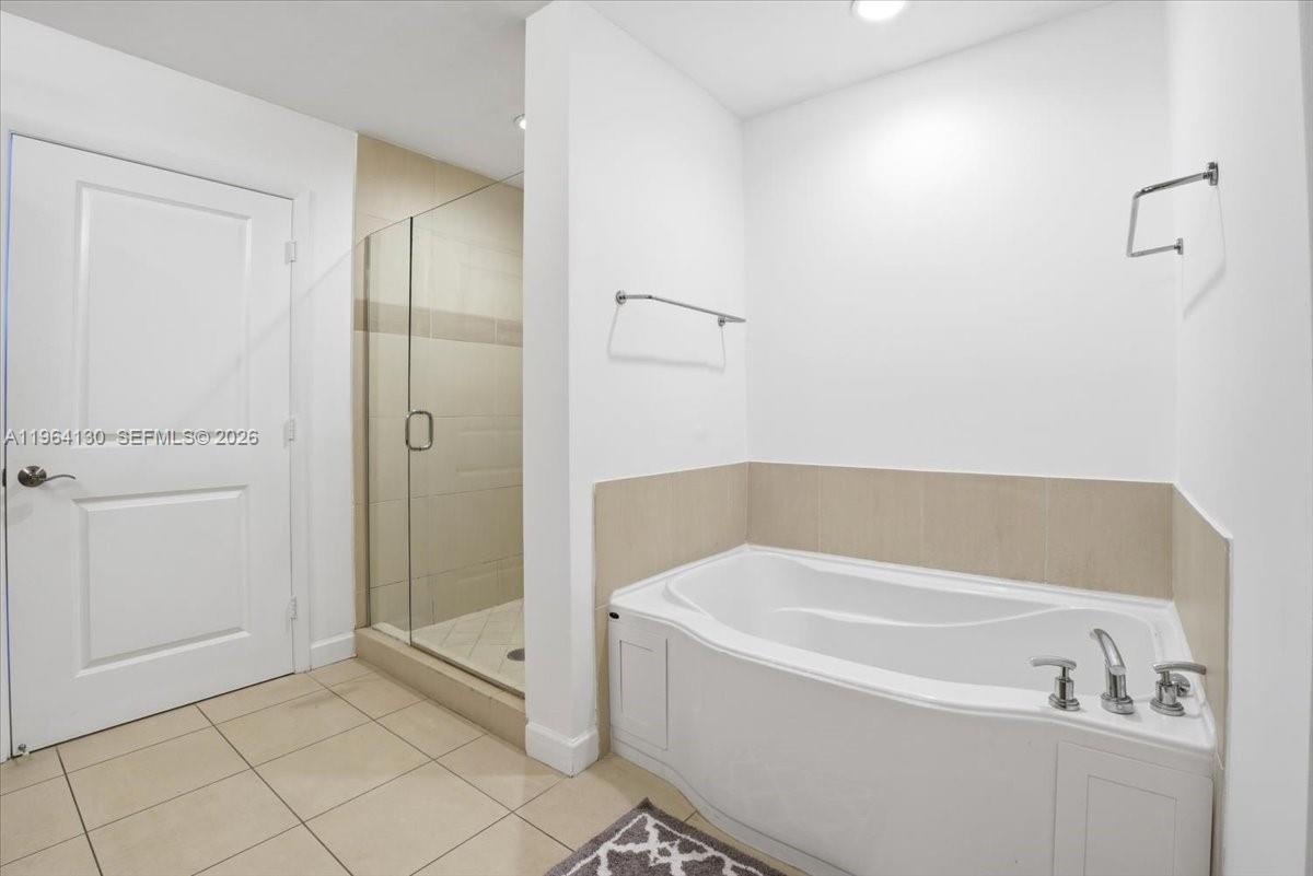 Photo of 1945 Ocean Dr  #709, Hallandale Beach, Florida, 33009 - 