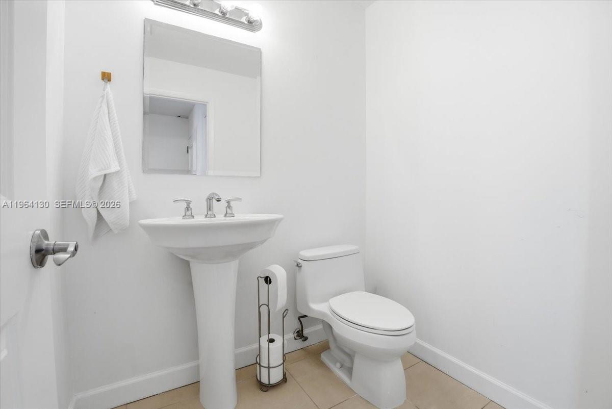 Photo of 1945 Ocean Dr  #709, Hallandale Beach, Florida, 33009 - 