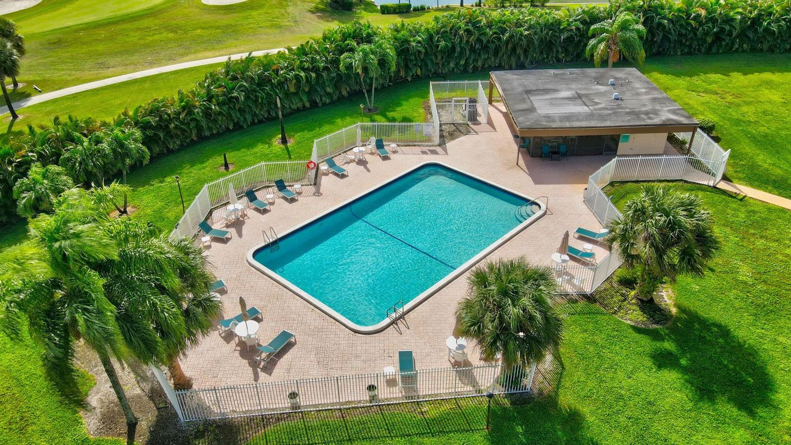 Ver detalles 303 2 / 2 979 sq. ft. $ 2026-06-21 0 foto
