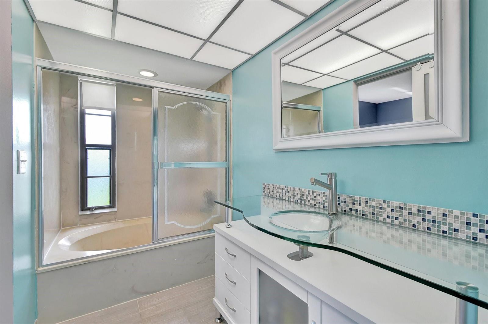Ver detalles 303 2 / 2 979 sq. ft. $ 2026-06-21 0 foto