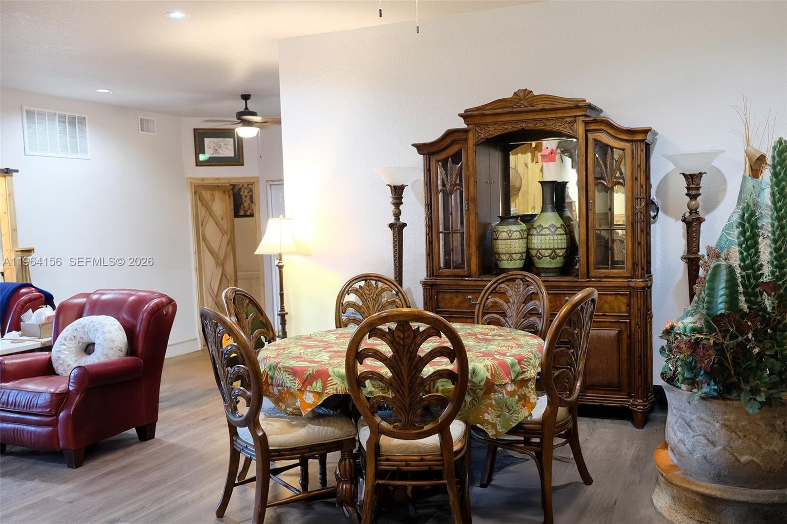   /   кв.футов $ 2026-02-12 0 Фото