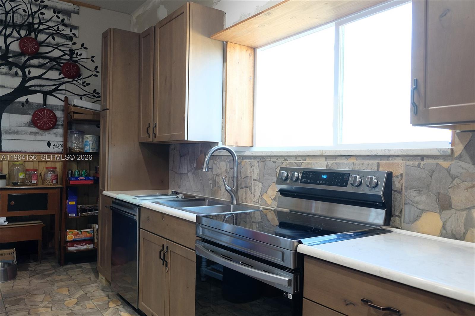   /   кв.футов $ 2026-02-12 0 Фото