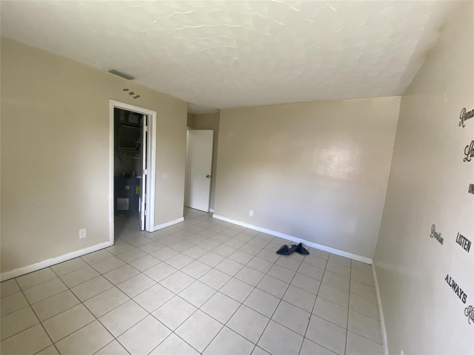   / 0 1742 sq. ft. $ 2026-05-28 0 foto
