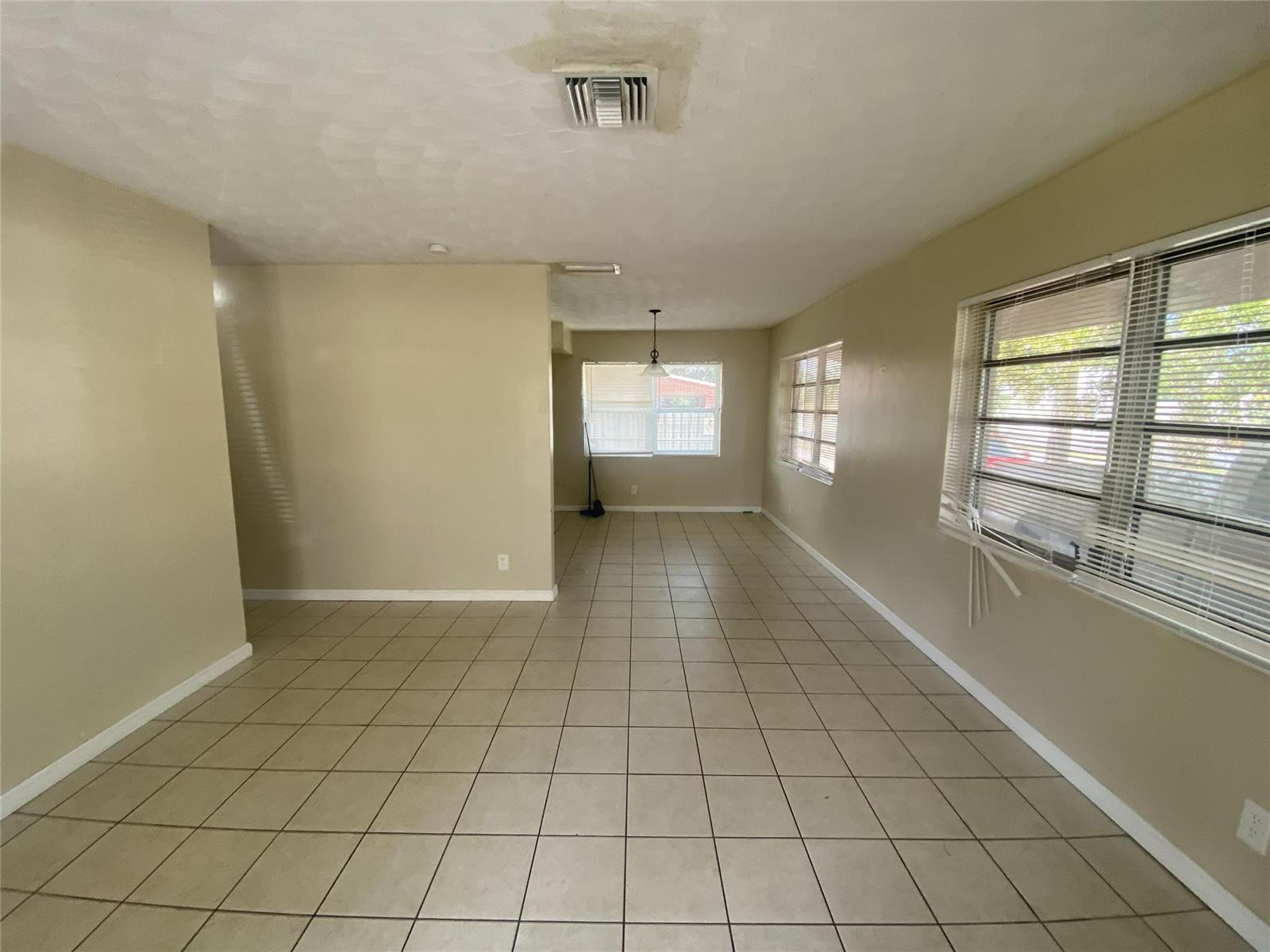   / 0 1742 sq. ft. $ 2026-05-28 0 foto