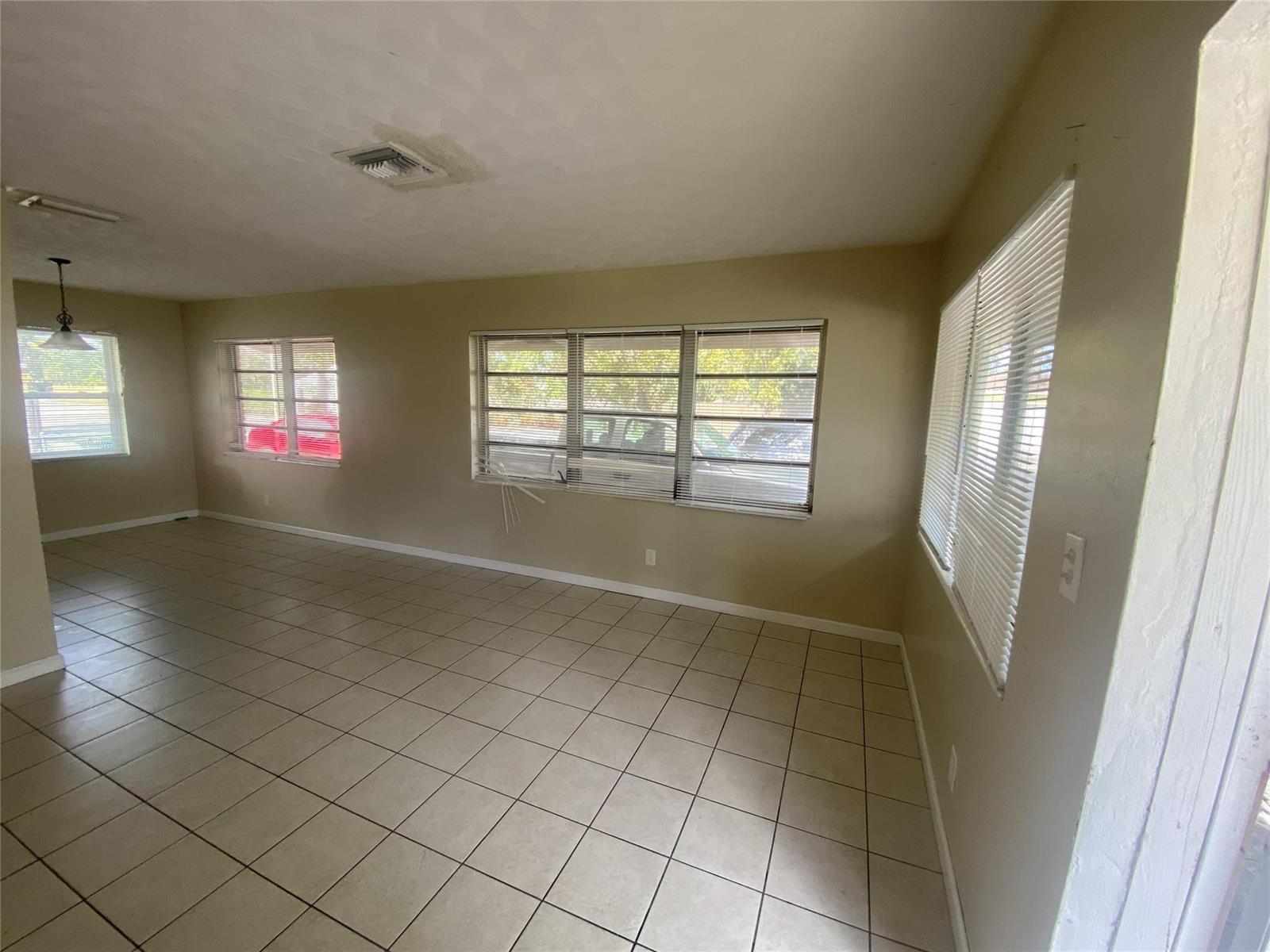   / 0 1742 sq. ft. $ 2026-05-28 0 foto