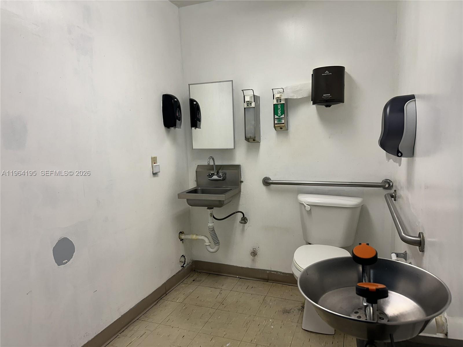 Bay 4  /   sq. ft. $ 2026-02-12 0 Photo