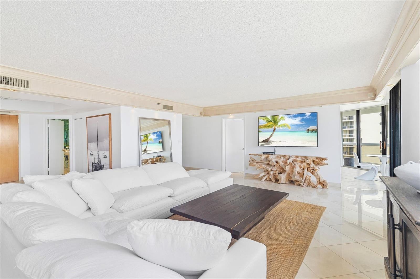 Photo of 20185 Country Club  #901, Aventura, Florida, 33180 - Natural light throughout