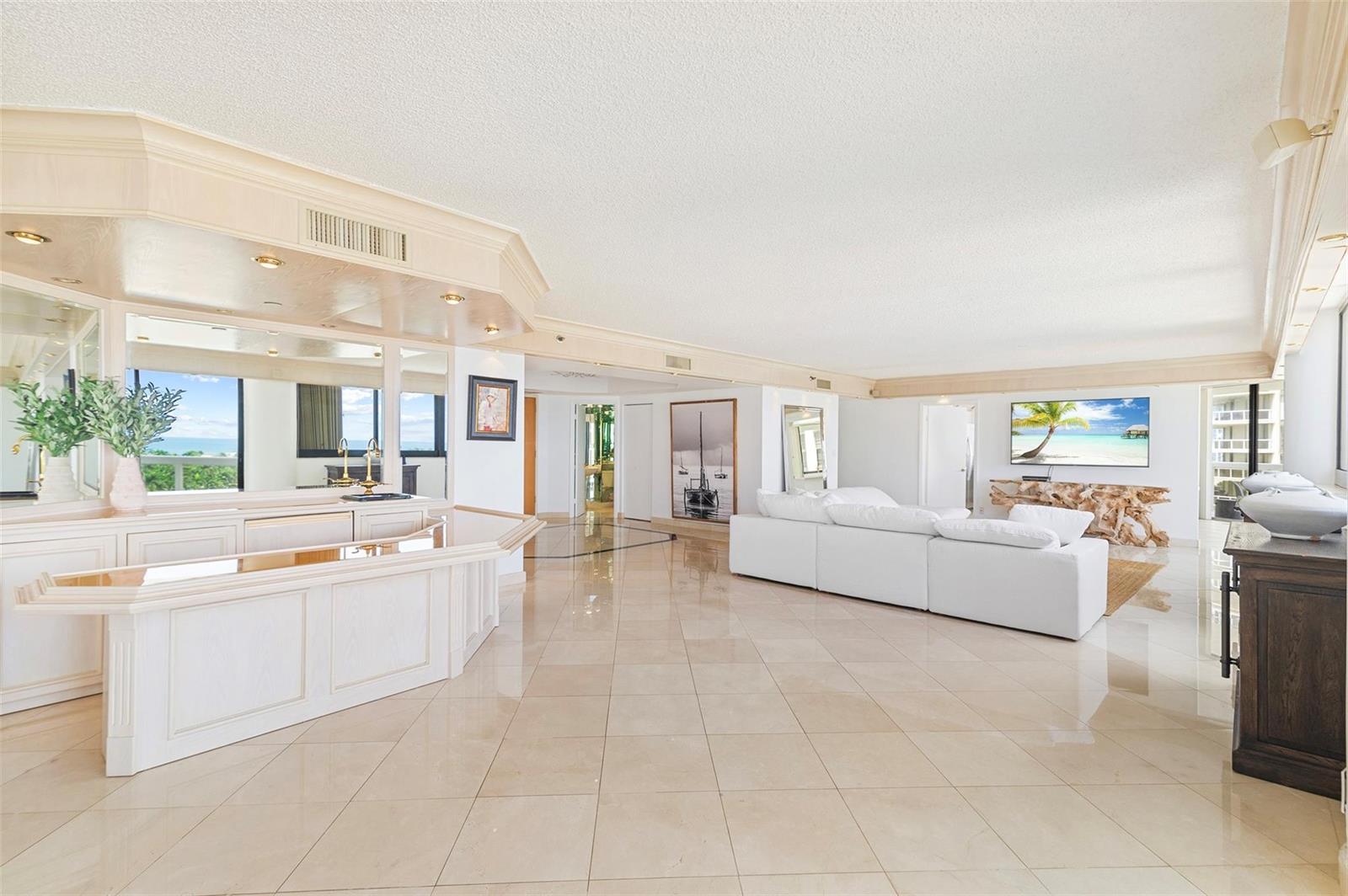 Photo of 20185 Country Club  #901, Aventura, Florida, 33180 - Open Floor plan