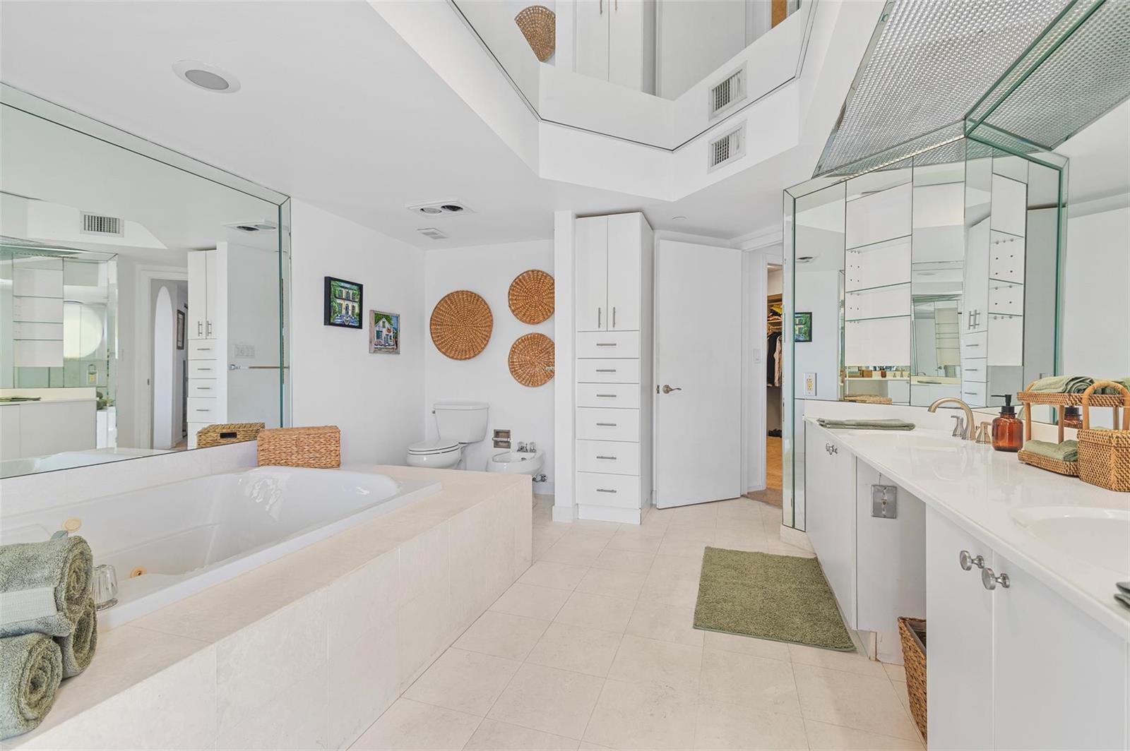 Photo of 20185 Country Club  #901, Aventura, Florida, 33180 - Primary Bath