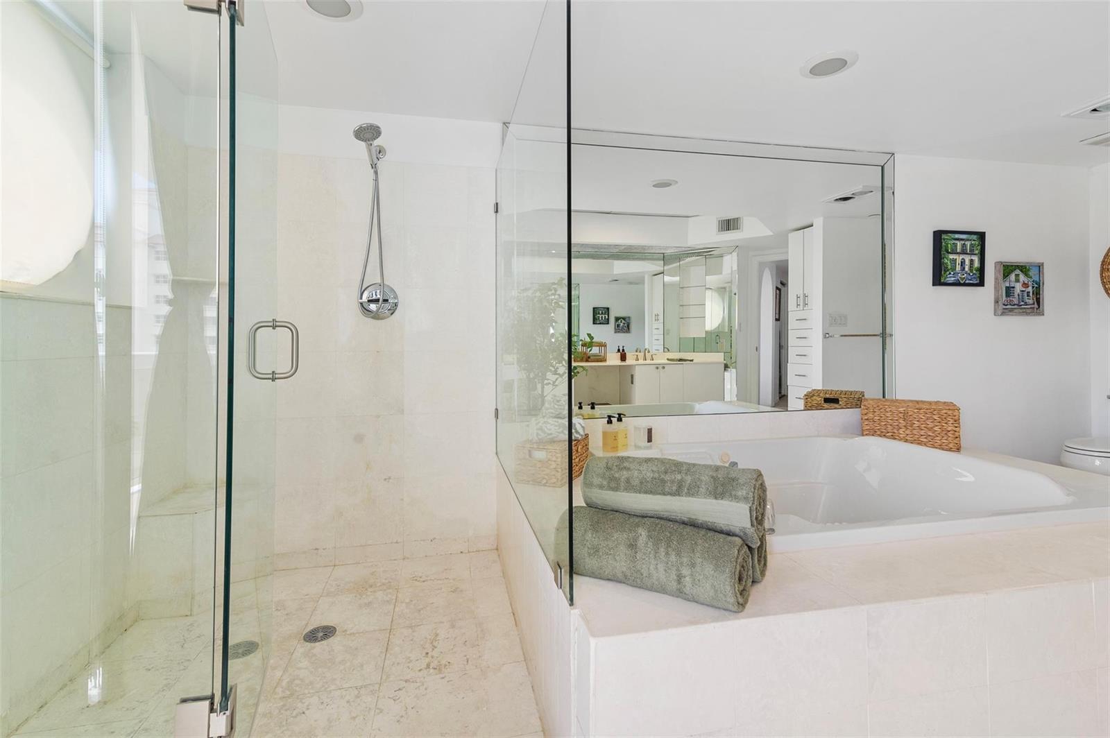 Photo of 20185 Country Club  #901, Aventura, Florida, 33180 - Photo 27