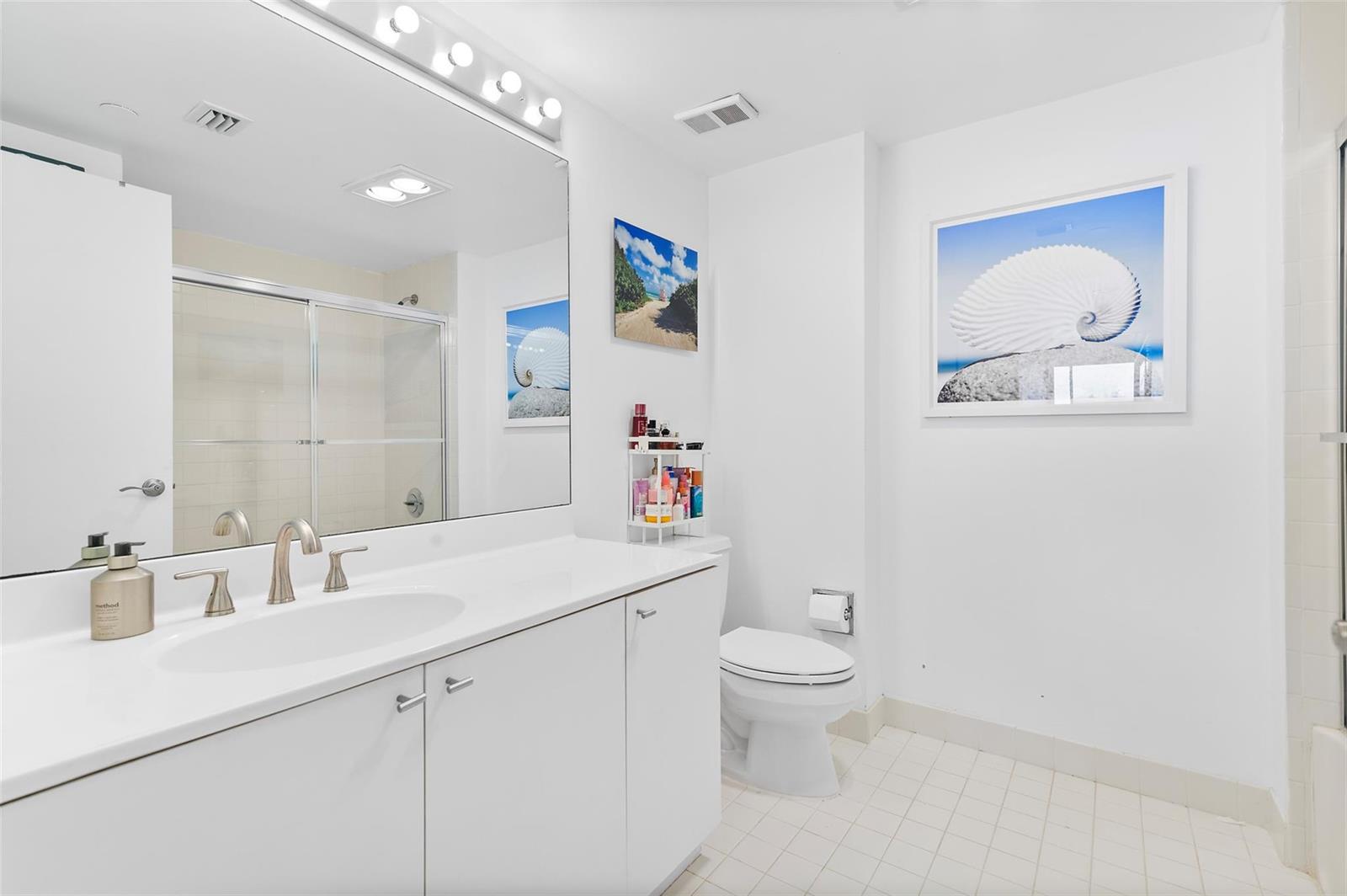 Photo of 20185 Country Club  #901, Aventura, Florida, 33180 - Bath that services Bedroom 2 and 3