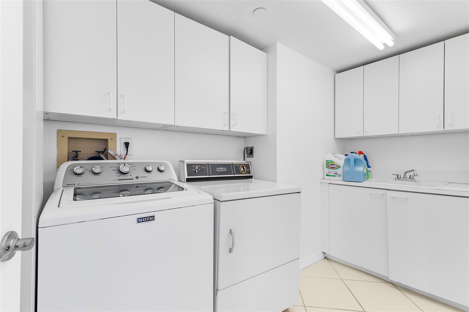 Photo of 20185 Country Club  #901, Aventura, Florida, 33180 - Spacious laundry area