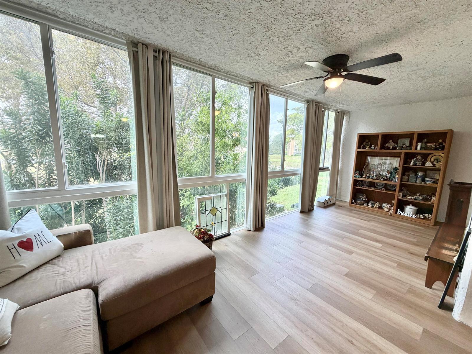 Ver detalles 204 1 / 2 960 sq. ft. $ 2026-03-13 0 foto