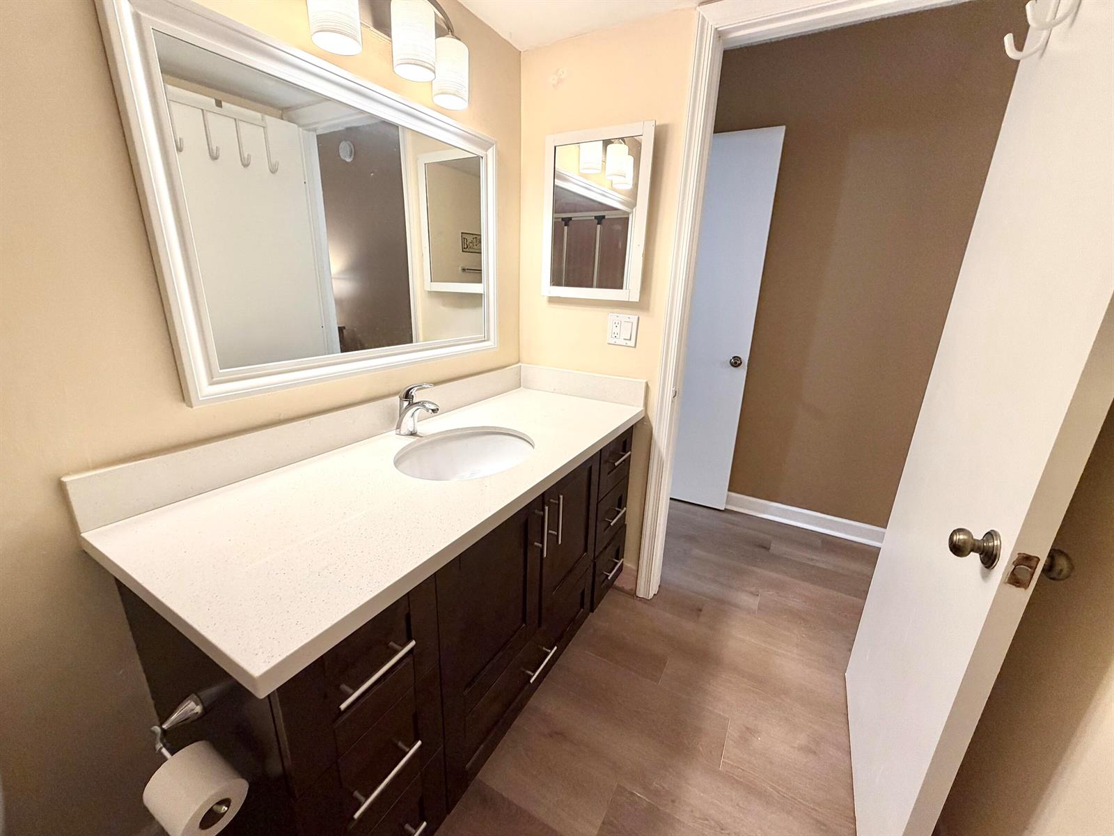 Ver detalles 204 1 / 2 960 sq. ft. $ 2026-03-13 0 foto