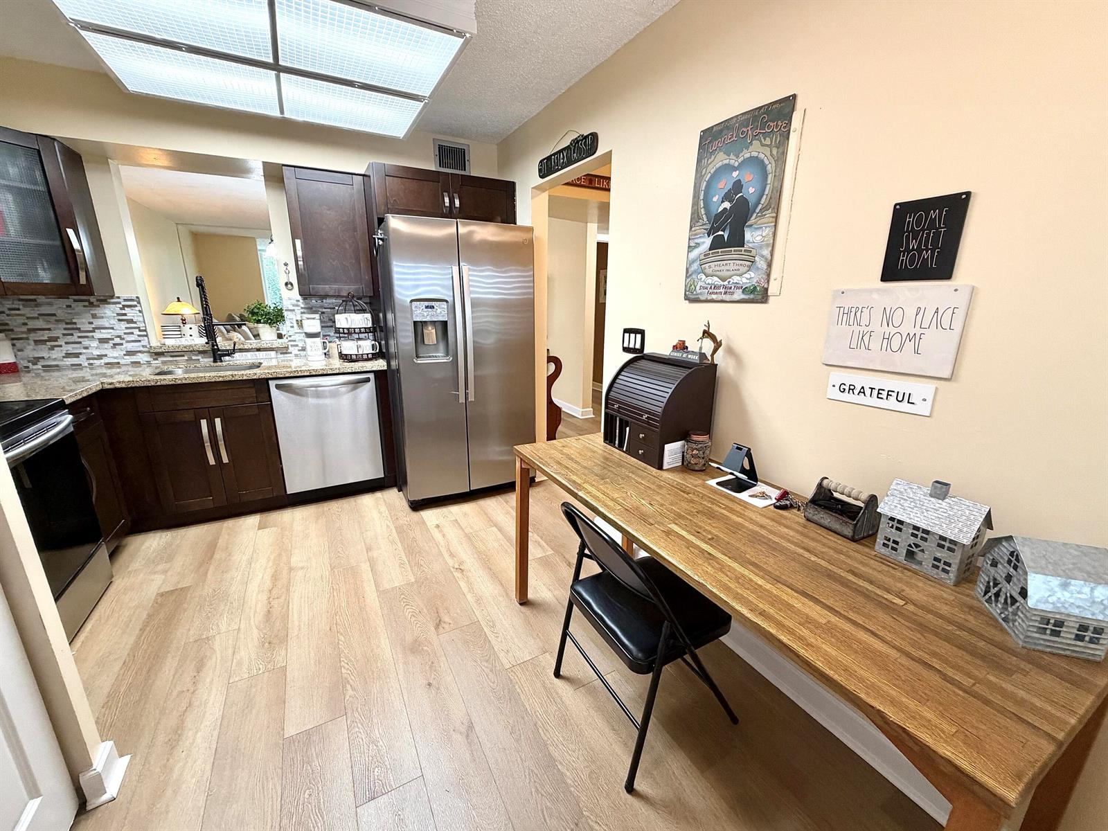 Ver detalles 204 1 / 2 960 sq. ft. $ 2026-03-13 0 foto