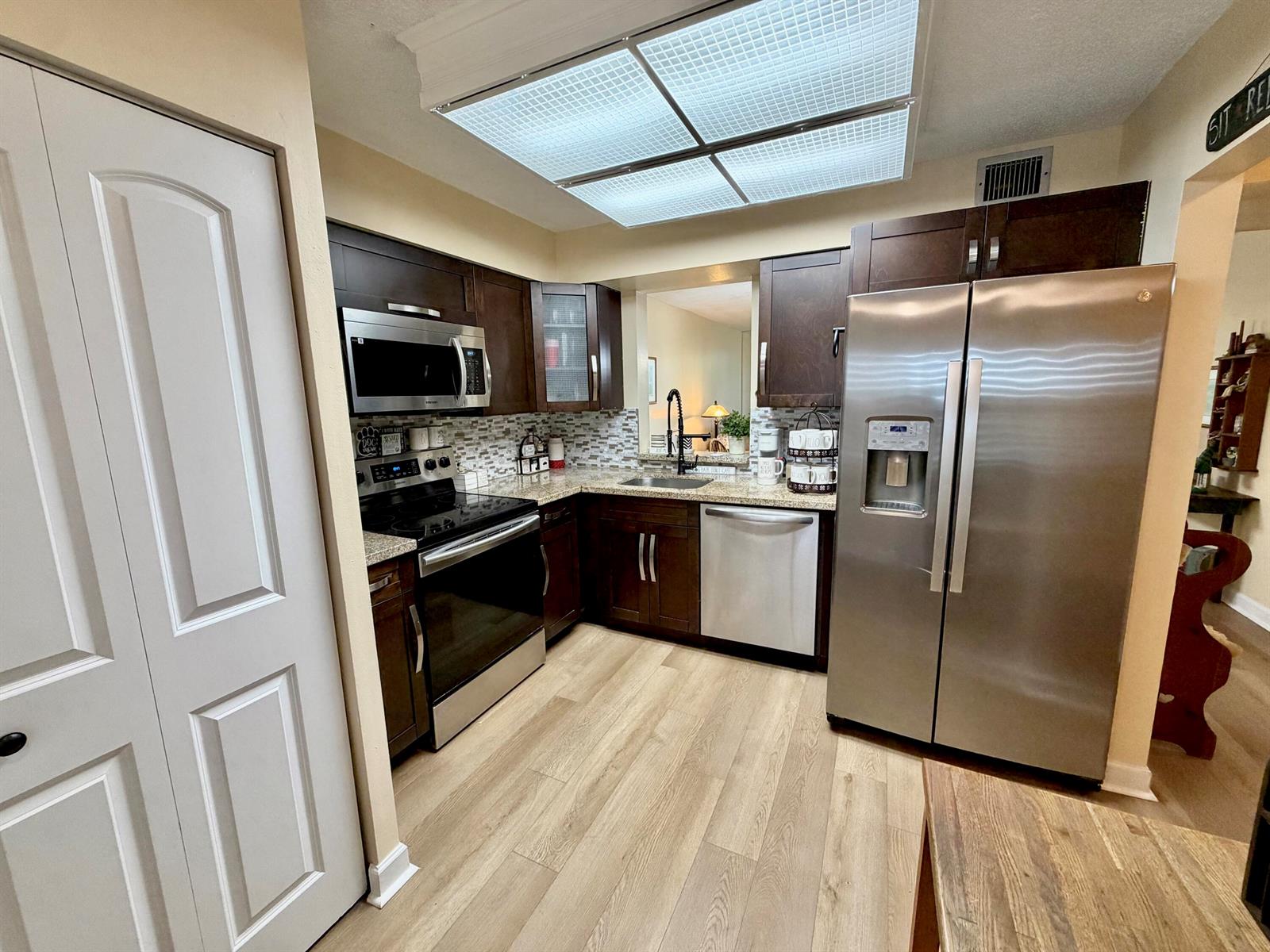 Ver detalles 204 1 / 2 960 sq. ft. $ 2026-03-13 0 foto