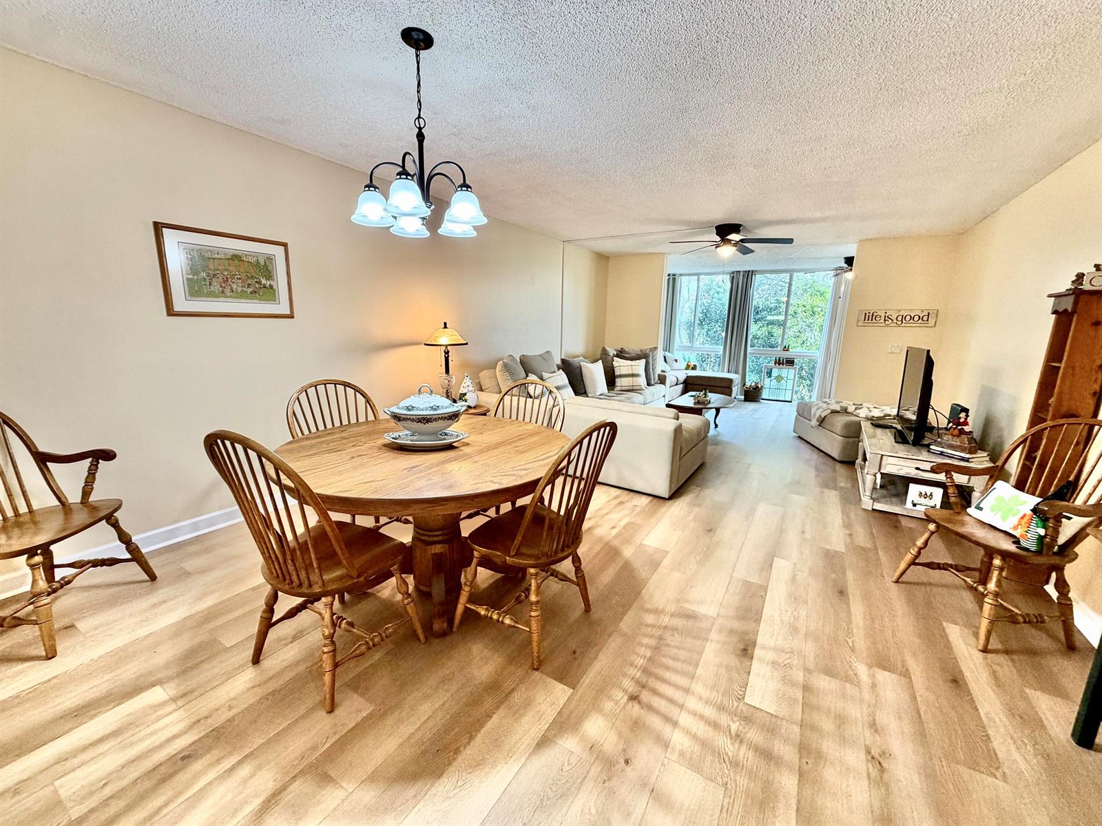 Ver detalles 204 1 / 2 960 sq. ft. $ 2026-03-13 0 foto