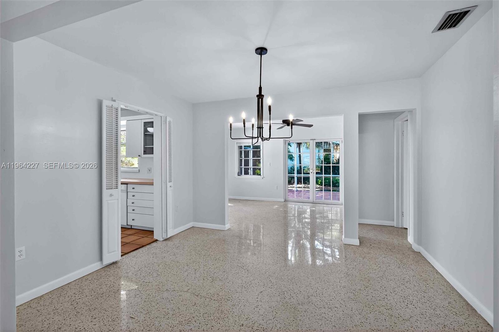   /   кв.футов $ 2026-02-13 0 Фото