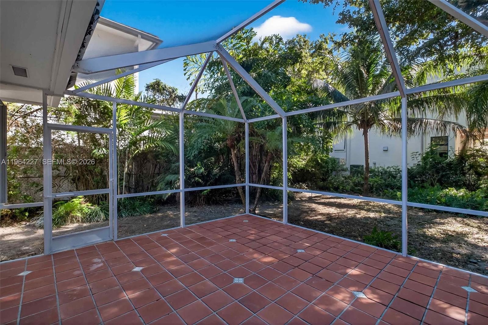   /   кв.футов $ 2026-02-13 0 Фото