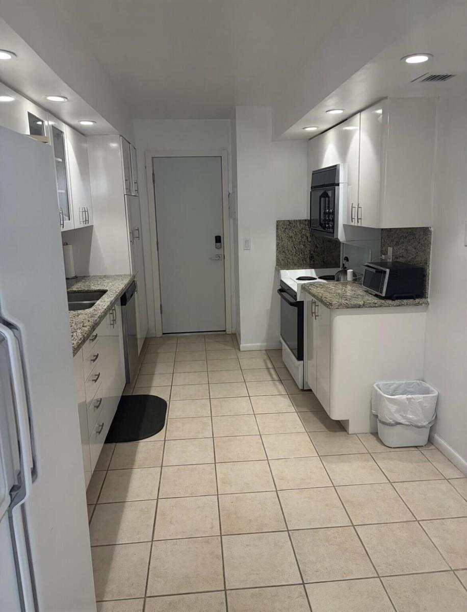 Photo of 1880 Ocean #308, Hallandale Beach, Florida, 33009 - HALLANDALE 6