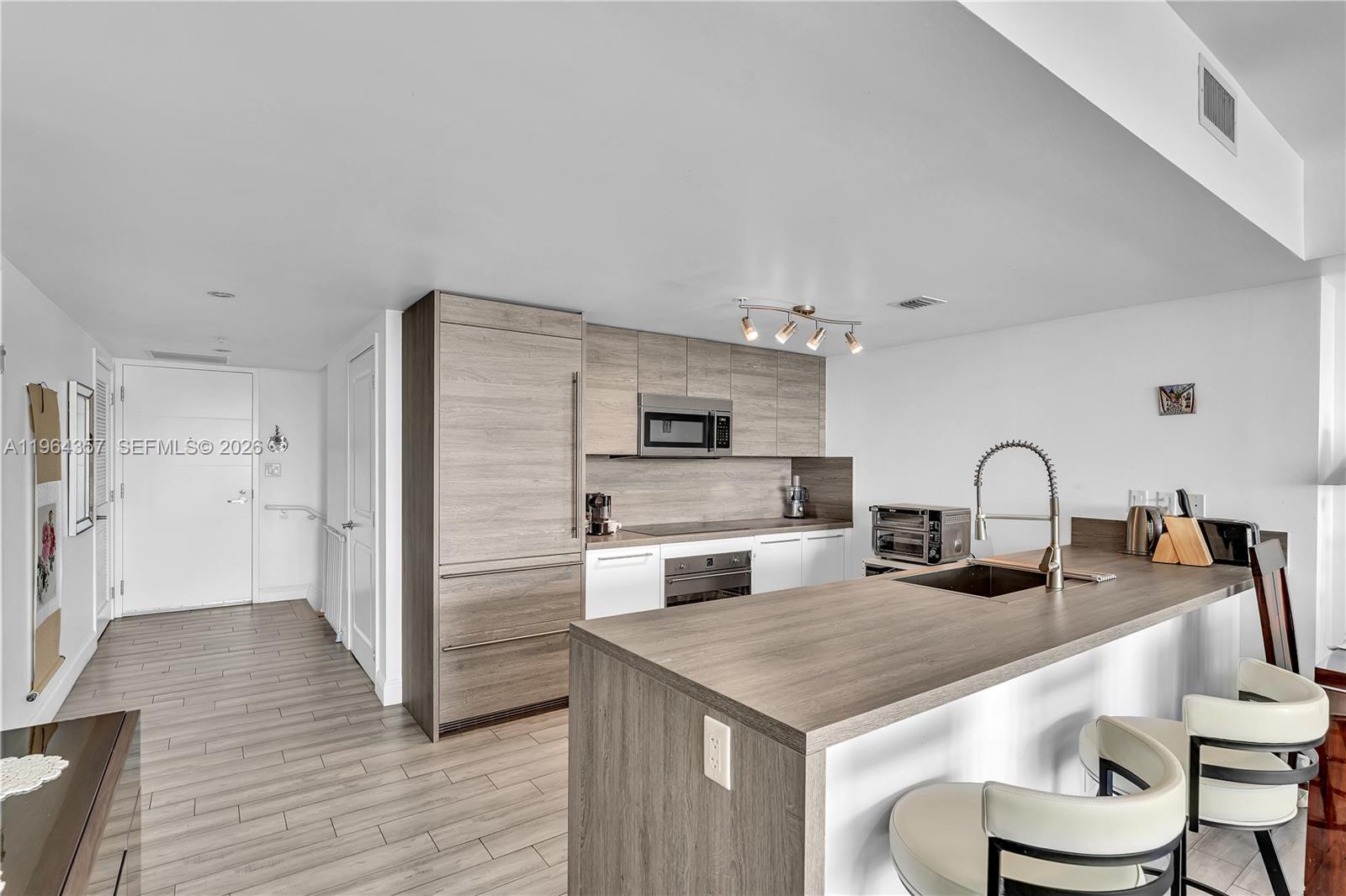 Photo of 400 Sunny Isles Blvd  #907, Sunny Isles Beach, Florida, 33160 - 