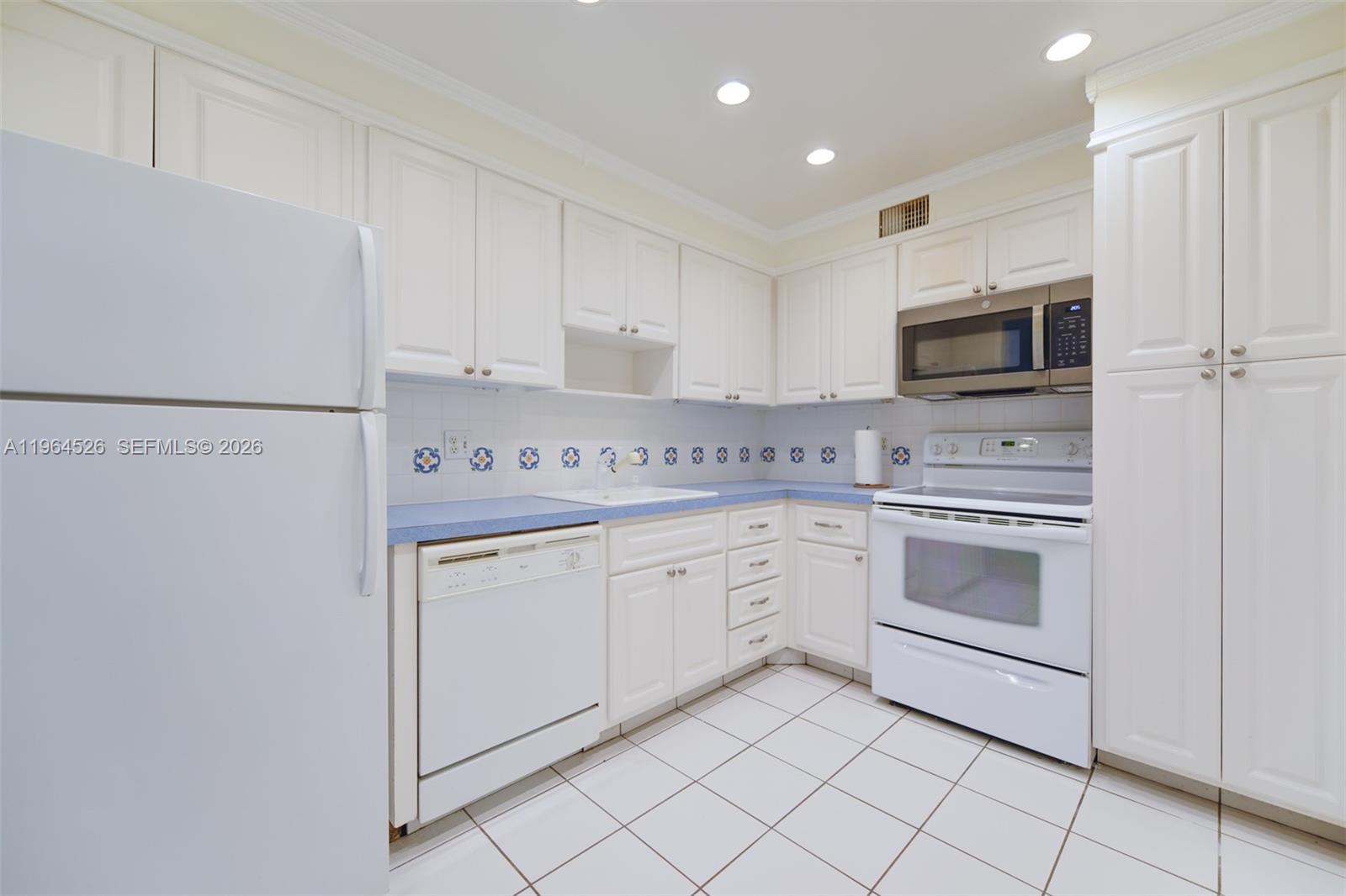 9C 1 / 2 870 sq. ft. $ 2026-02-12 0 Photo