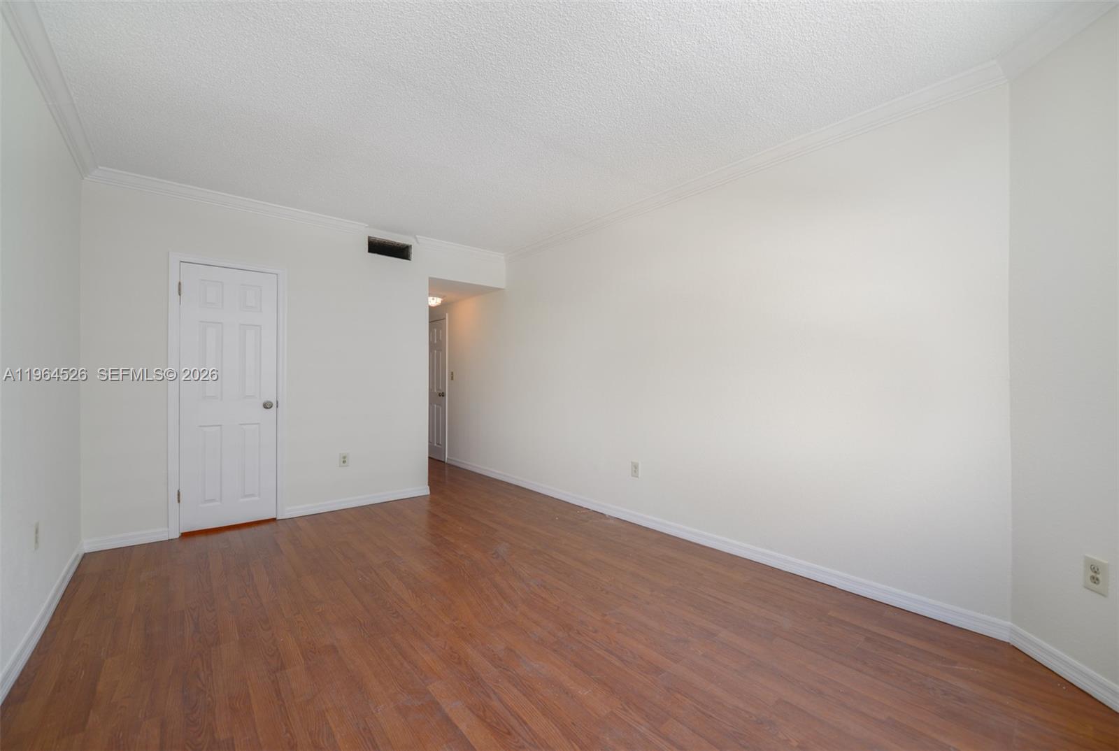 9C 1 / 2 870 sq. ft. $ 2026-02-12 0 Photo