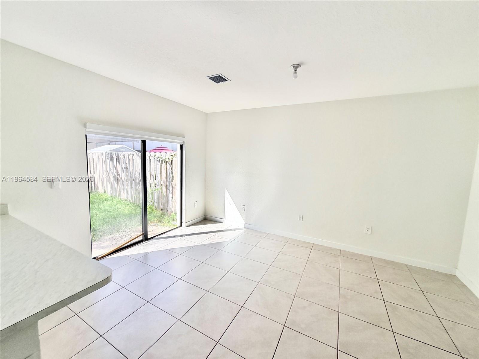 See details 442 3 / 3 1428 sq. ft. $ 2026-07-14 0 Photo