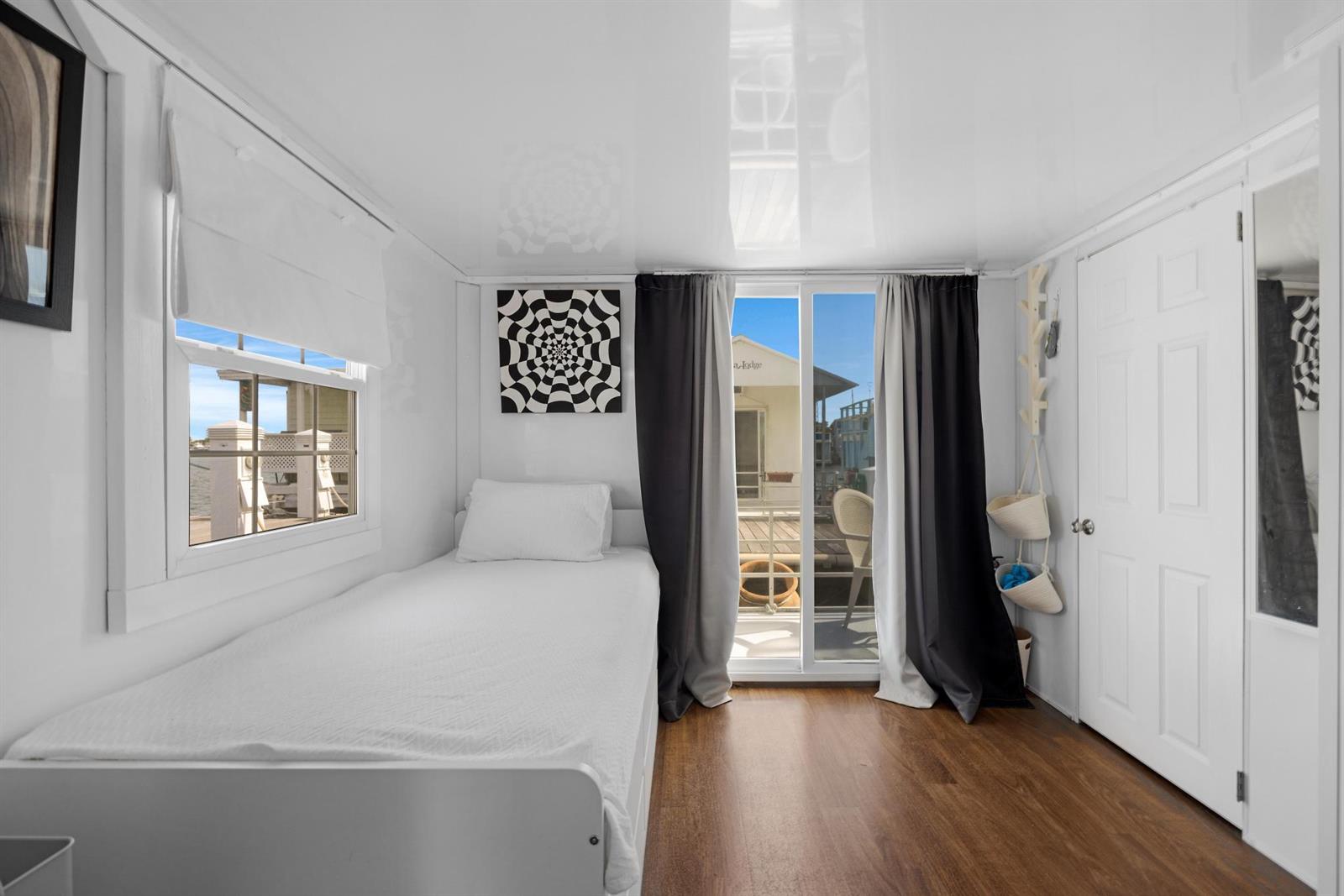   / 0  sq. ft. $ 2026-05-18 0 foto