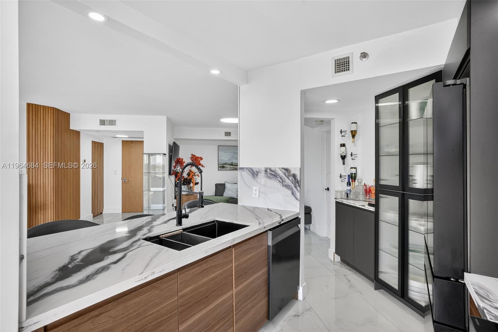 1710 2 / 2 1300 sq. ft. $ 2026-02-12 0 foto