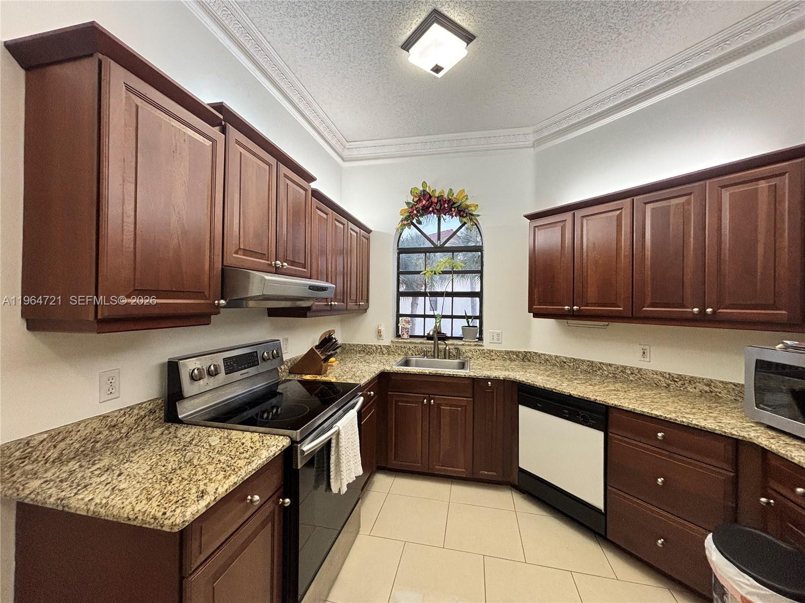 See details H 3 / 2 1692 sq. ft. $ 2026-06-03 0 Photo