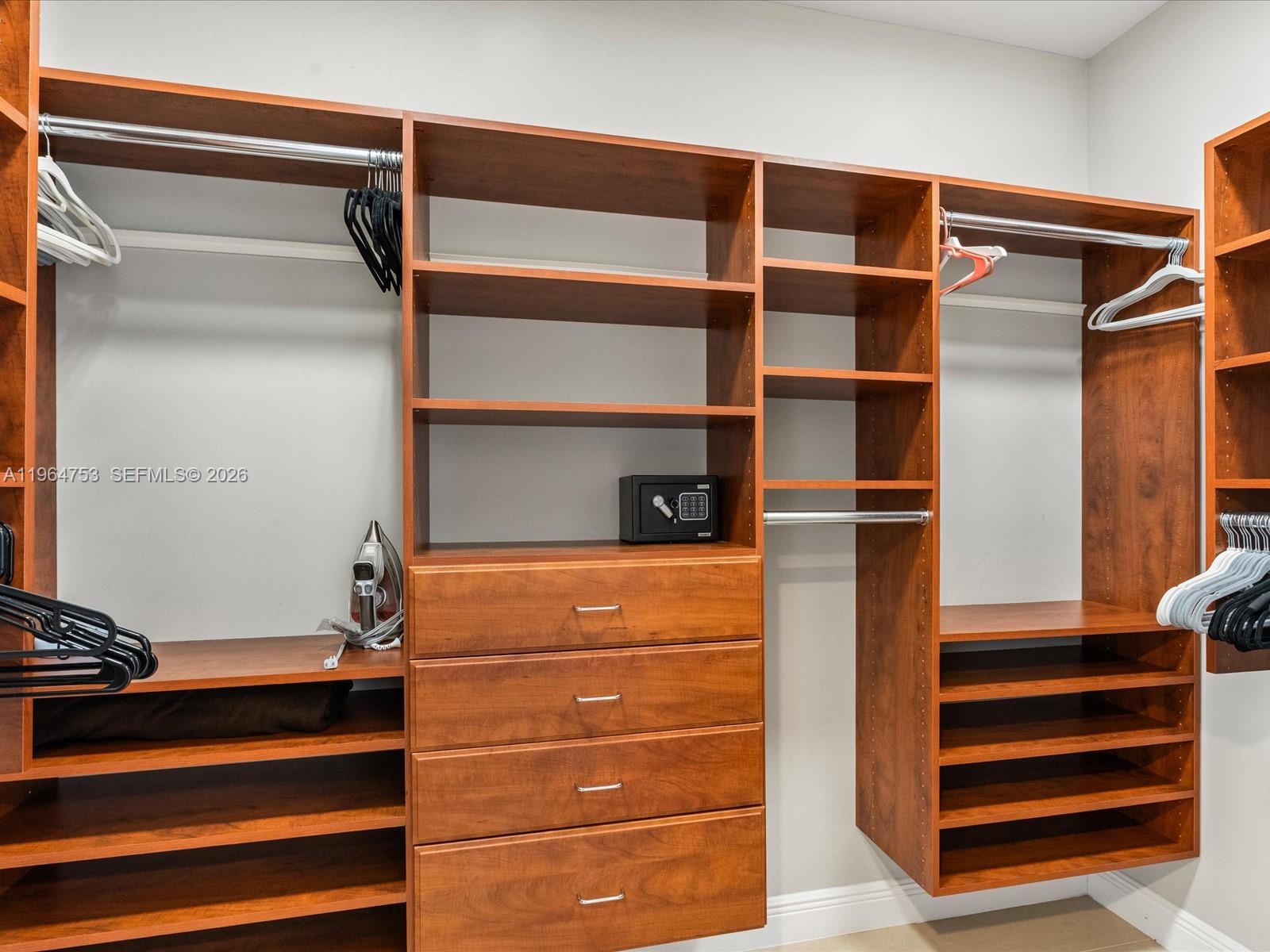 Ver detalles 4405 3 / 3 2214 sq. ft. $ 2026-05-05 0 foto
