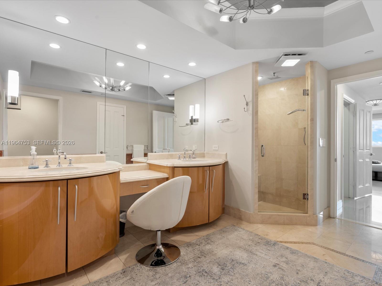 Ver detalles 4405 3 / 3 2214 sq. ft. $ 2026-05-05 0 foto